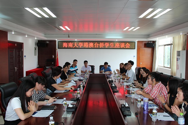 83d6179b6ad107e7d560bf4138e60bd8.jpg 座谈会现场..jpg