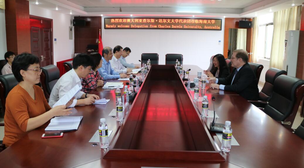 41c5f5eb8cf5ad1a2498d0e27b36f8f6.jpg 座谈会现场.jpg