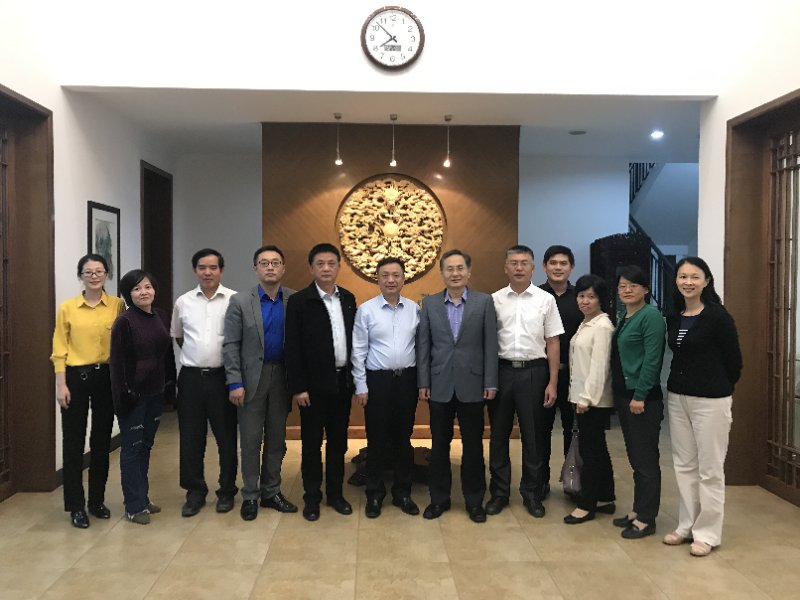 f8005b6072cbde11528b87bcb20372b3.jpg 图1 拜会中国卢旺达饶宏伟大使.jpg