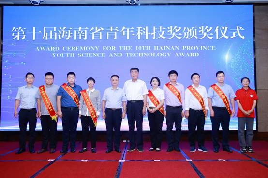 说明: J:\5.信息与通信工程学院(2022年11月始)\照片\【20230530】王咸鹏 第十届海南省青年科技奖\微信图片_202305301023081.jpg