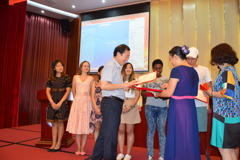 d343dca8090782f1a99f7cf14ebdf521.jpg 05杨院发证书.jpg